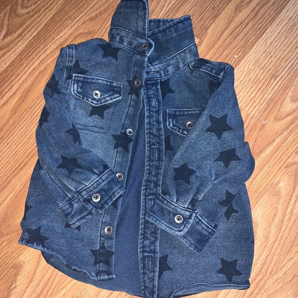 Star designed button up - Picture 2 of 2